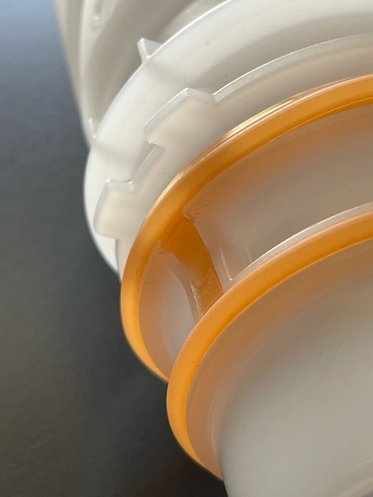 CVA fait rimer silicone et plastique injecté avec ultra-propreté ...